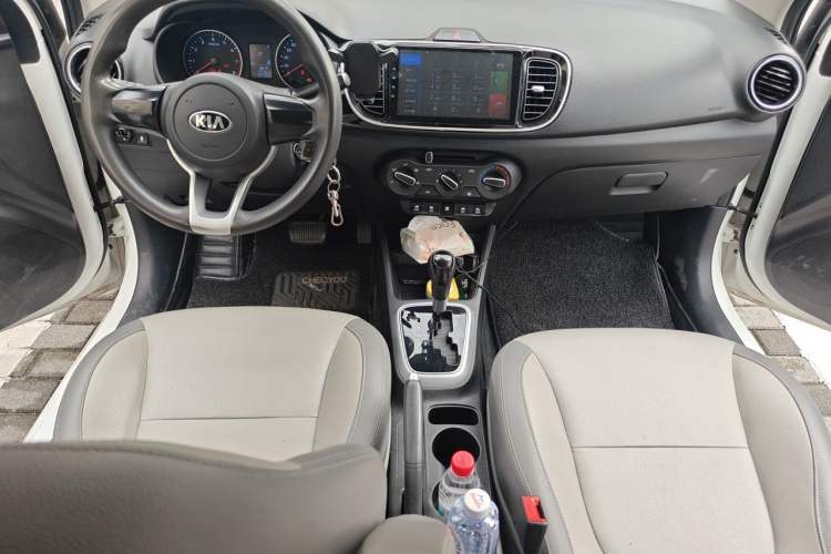 Used Kia Pegas 2019 1.4L Automatic Value Edition National VI Standard Center Console