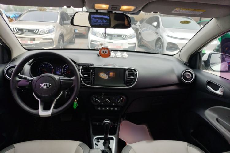 Used Kia Pegas 2019 1.4L Automatic Value Edition National VI Standard Center Console