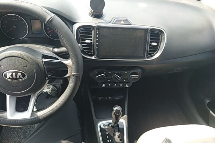 Used Kia Pegas 2019 1.4L Automatic Value Edition National VI Standard Center Console