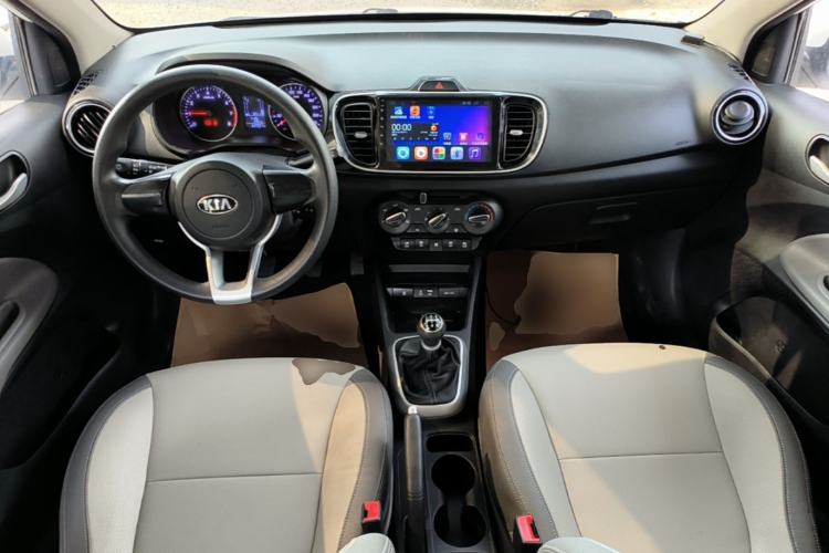 Used Kia Pegas 2019 1.4L Manual Value Edition National VI Standard Center Console