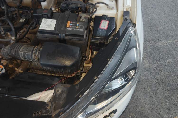 Used Kia Pegas 2019 1.4L Manual Value Edition National VI Standard Engine Bay Left
