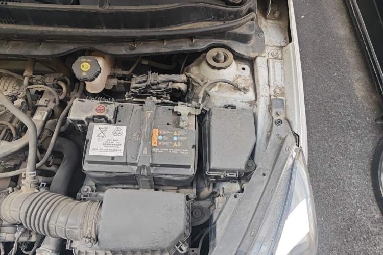 Used Kia Pegas 2019 1.4L Manual Value Edition National VI Standard Engine Bay Left