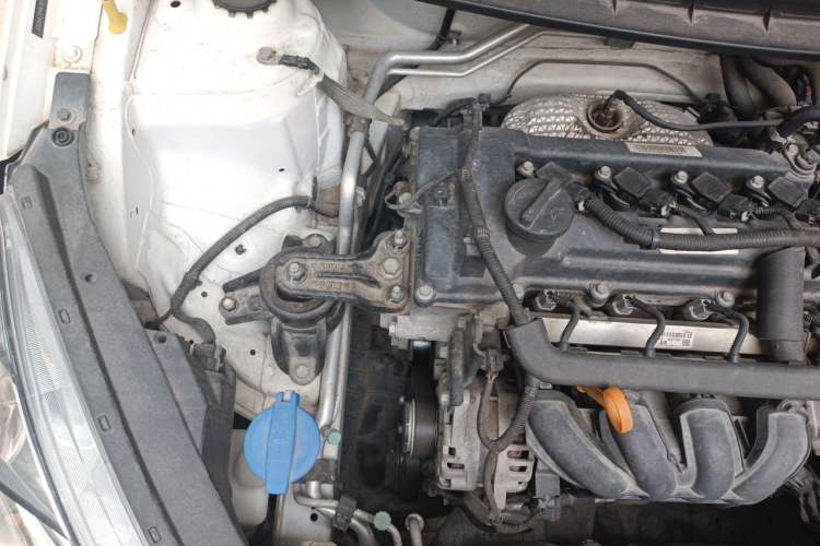 Used Kia Pegas 2019 1.4L Automatic Value Edition National VI Standard Engine Bay Right