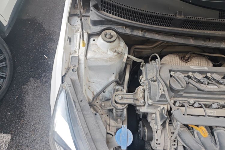 Used Kia Pegas 2019 1.4L Manual Value Edition National VI Standard Engine Bay Right