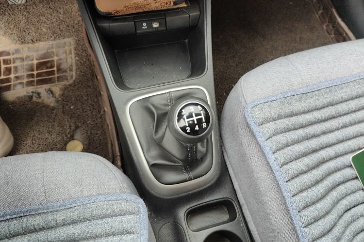 Used Kia Pegas 2019 1.4L Manual Value Edition National VI Standard Gear Lever