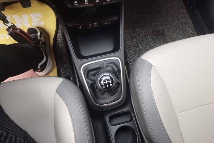 Used Kia Pegas 2019 1.4L Manual Value Edition National VI Standard Gear Lever