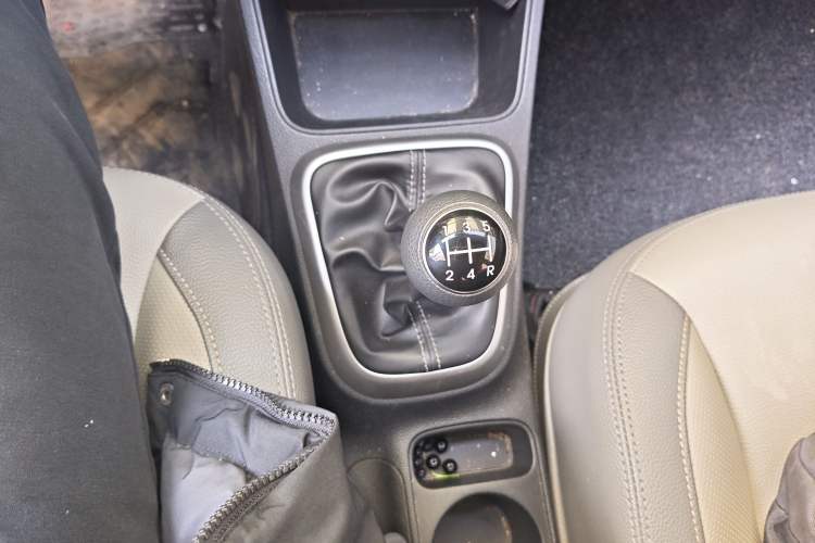 Used Kia Pegas 2019 1.4L Manual Value Edition National VI Standard Gear Lever