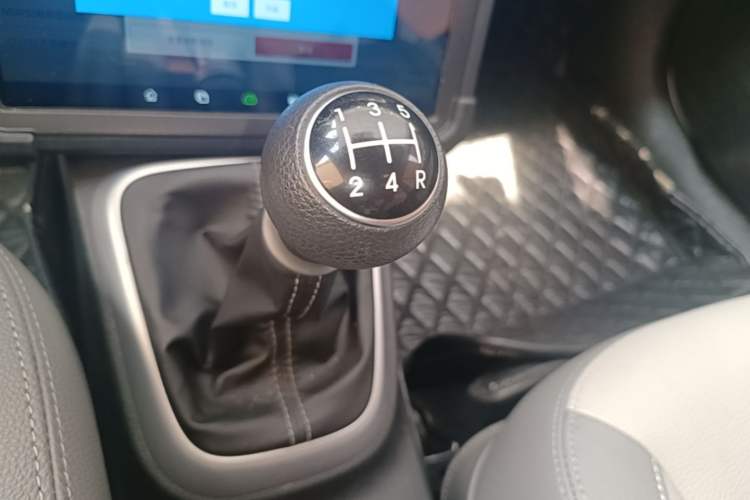 Used Kia Pegas 2019 1.4L Manual Value Edition National VI Standard Gear Lever