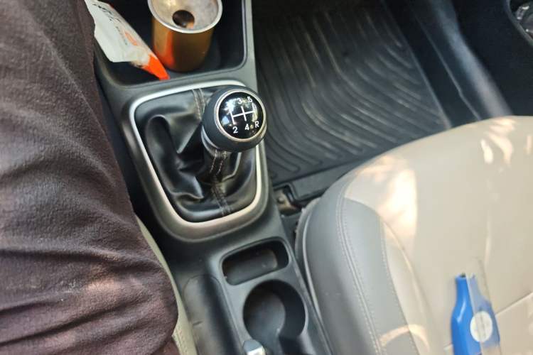 Used Kia Pegas 2019 1.4L Manual Value Edition National VI Standard Gear Lever