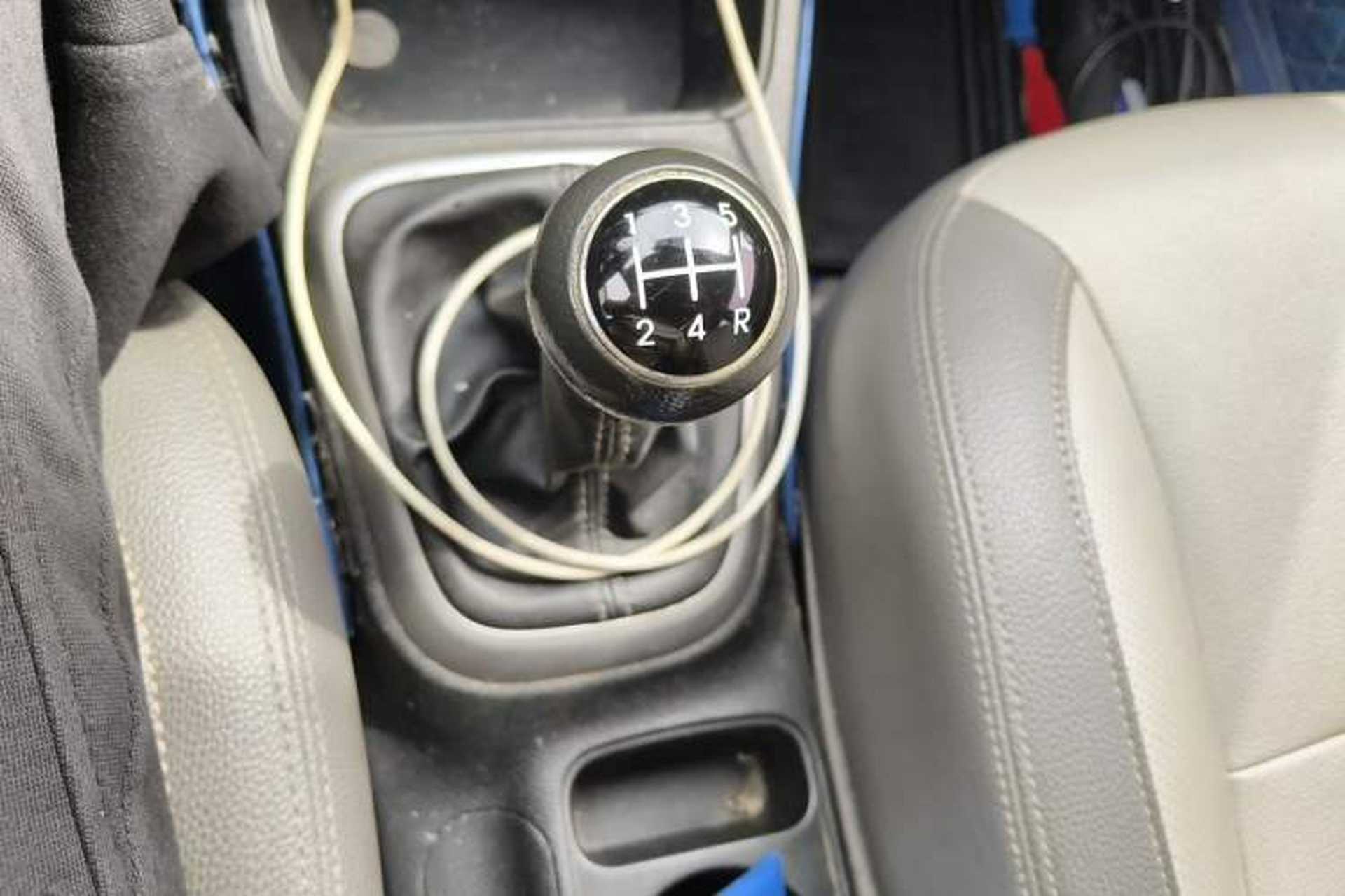 Used Kia Pegas 2019 1.4L Manual Value Edition National VI Standard Gear Lever
