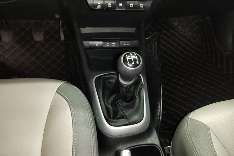 Used Kia Pegas 2019 1.4L Manual Value Edition National VI Standard Gear Lever