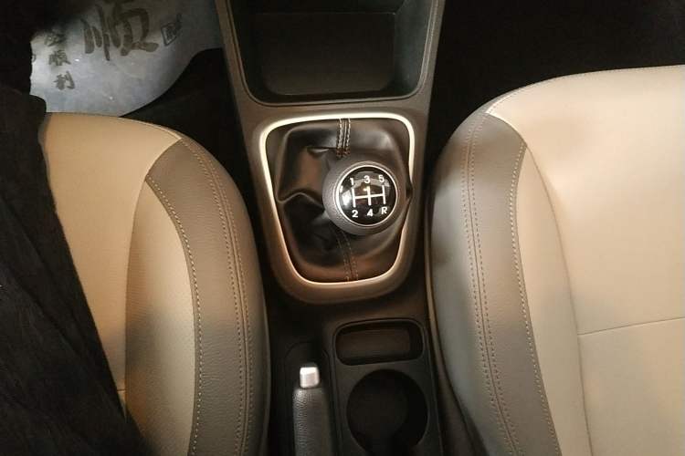 Used Kia Pegas 2019 1.4L Manual Value Edition National VI Standard Gear Lever