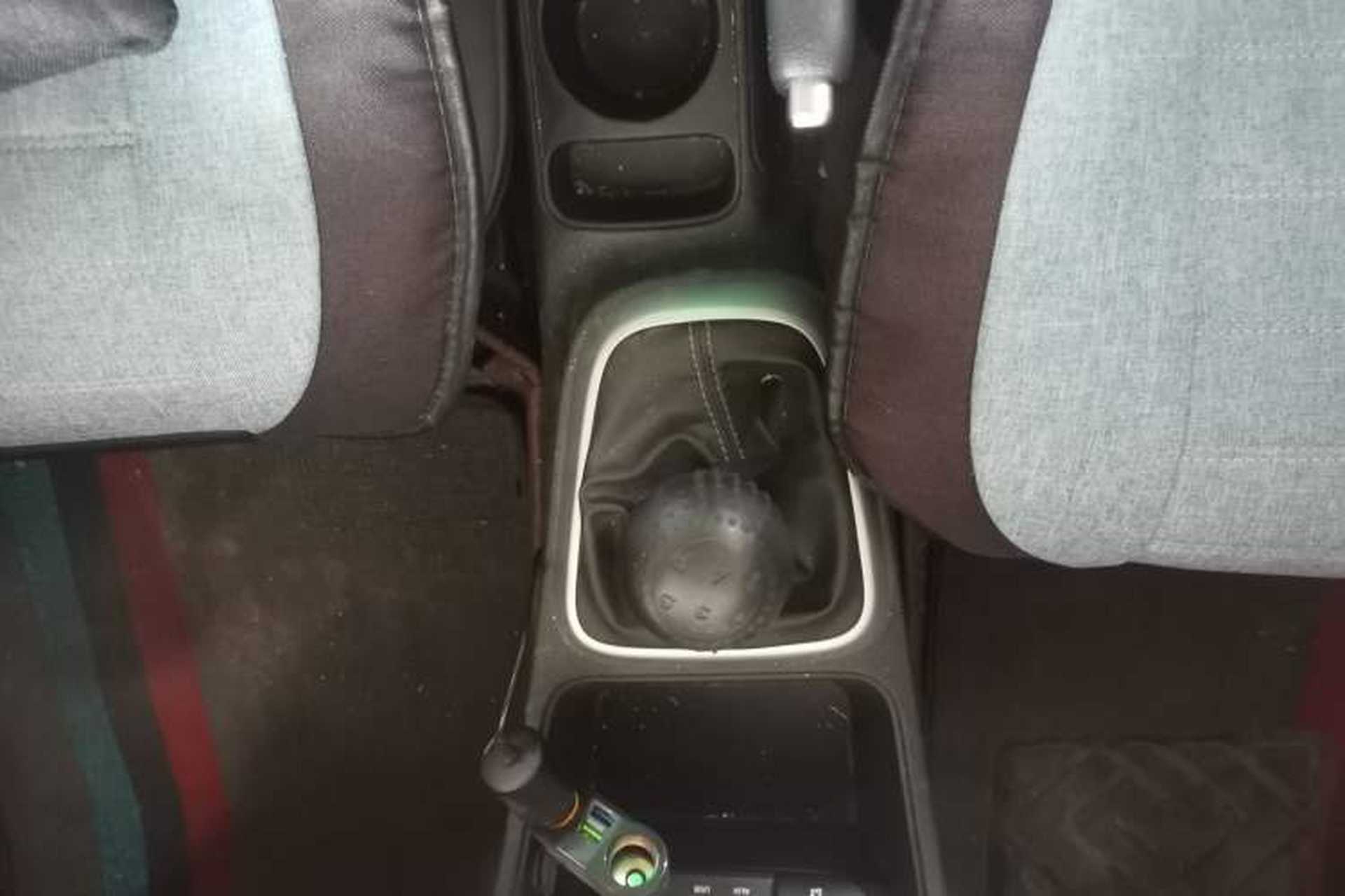 Used Kia Pegas 2019 1.4L Manual Value Edition National VI Standard Gear Lever