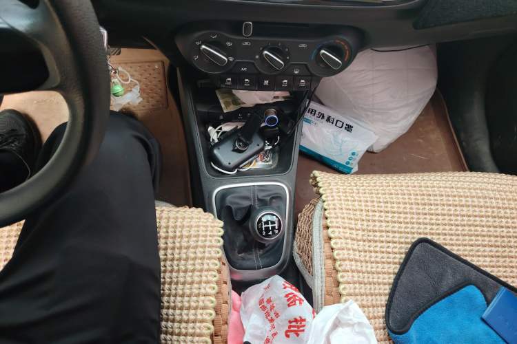 Used Kia Pegas 2019 1.4L Manual Value Edition National VI Standard Gear Lever