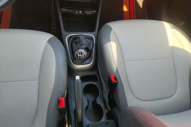 Used Kia Pegas 2019 1.4L Manual Value Edition National VI Standard Gear Lever