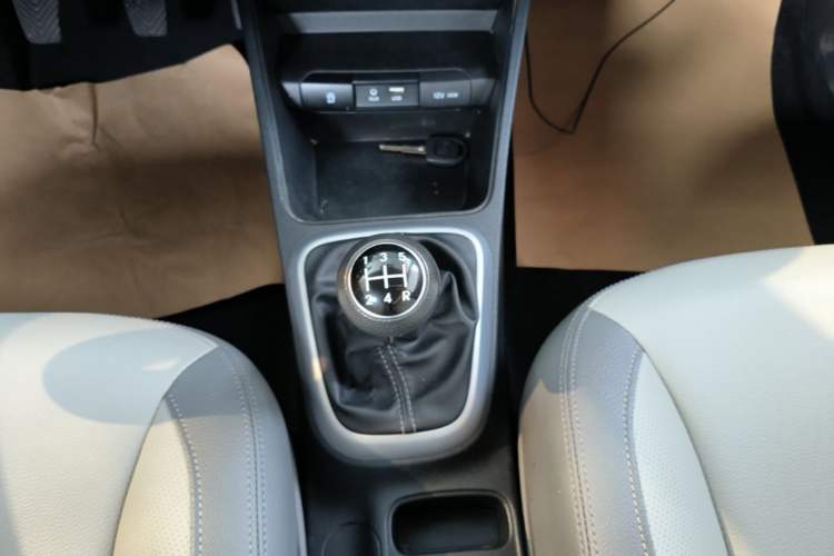 Used Kia Pegas 2019 1.4L Manual Value Edition National VI Standard Gear Lever