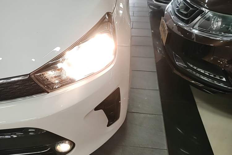 Used Kia Pegas 2019 1.4L Manual Value Edition National VI Standard Left Front Headlight