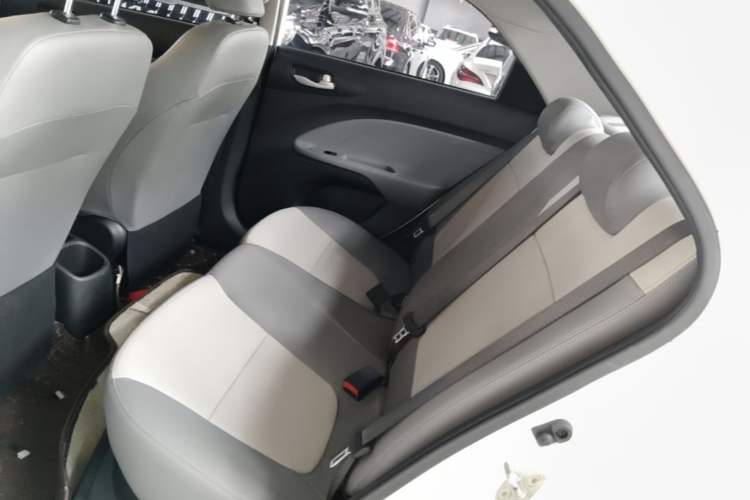 Used Kia Pegas 2019 1.4L Automatic Value Edition National VI Standard Left Rear Seat
