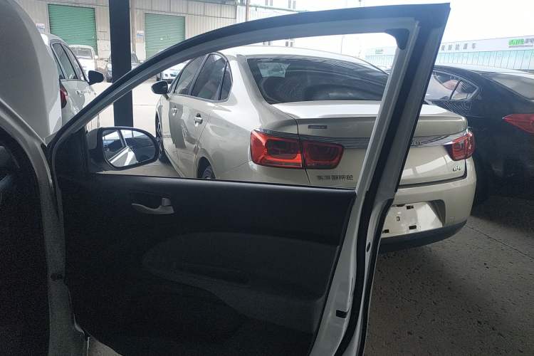 Used Kia Pegas 2019 1.4L Manual Value Edition National VI Standard Right Front Door Interior
