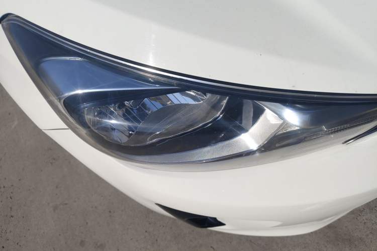 Used Kia Pegas 2019 1.4L Manual Value Edition National VI Standard Right Front Headlight