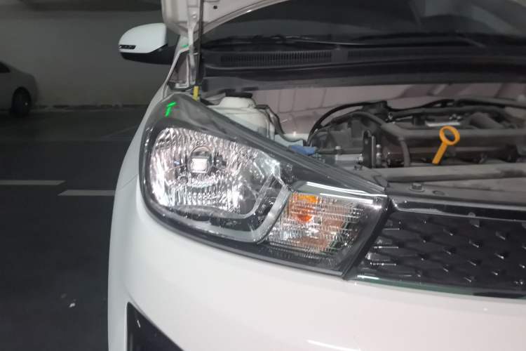 Used Kia Pegas 2019 1.4L Automatic Value Edition National VI Standard Right Front Headlight