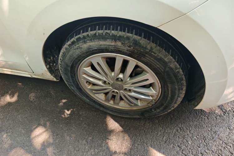 Used Kia Pegas 2019 1.4L Manual Value Edition National VI Standard Right Front Wheel Hub