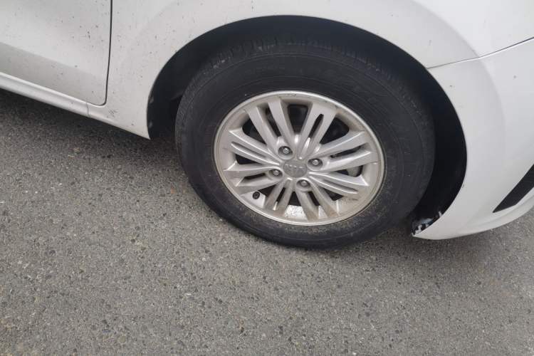 Used Kia Pegas 2019 1.4L Automatic Value Edition National VI Standard Right Front Wheel Hub