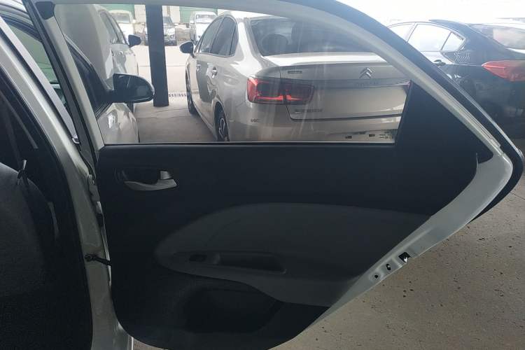 Used Kia Pegas 2019 1.4L Manual Value Edition National VI Standard Right Rear Door Interior