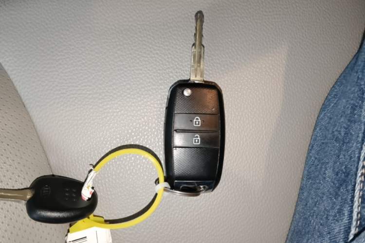 Used Kia Pegas 2019 1.4L Automatic Value Edition National VI Standard Vehicle Key