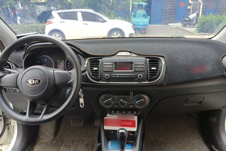 Used Kia Pegas 2020 1.4L Automatic Comfort Version with Sunroof Center Console