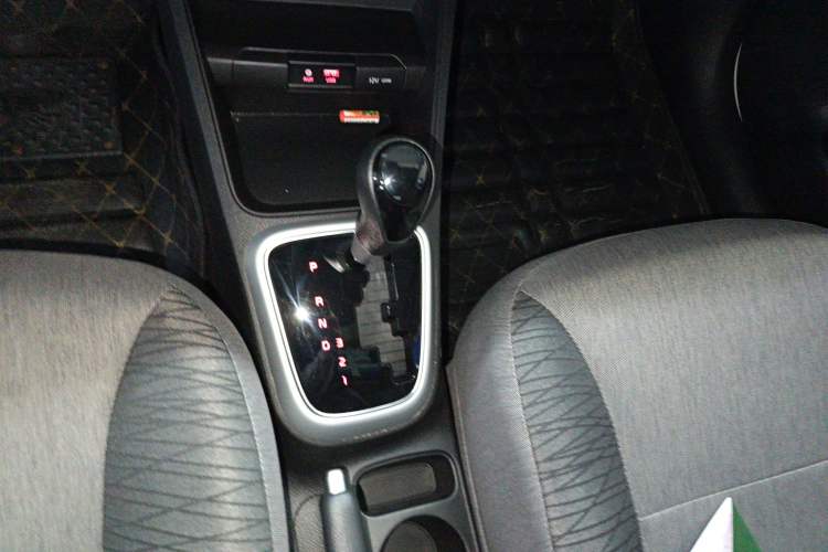 Used Kia Pegas 2020 1.4L Automatic Elite Connect Edition Gear Lever