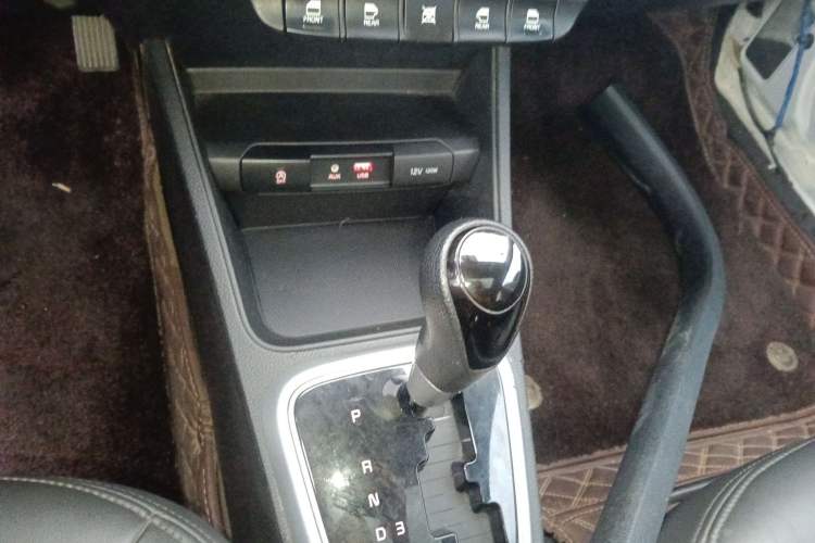 Used Kia Pegas 2020 1.4L Automatic Comfort Version with Sunroof Gear Lever