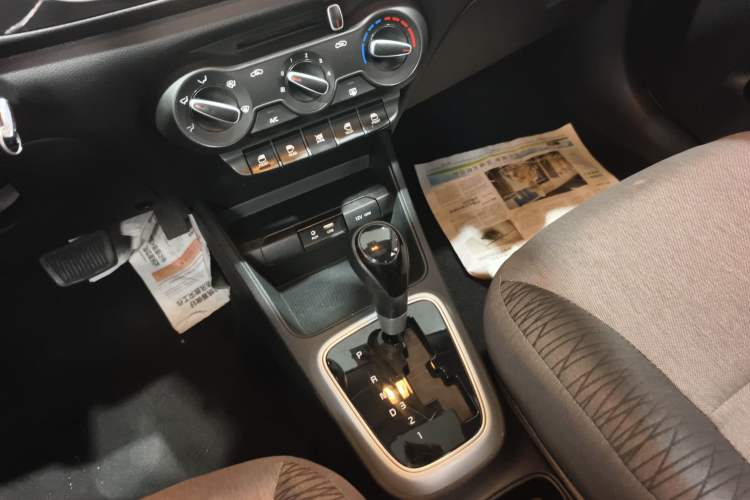 Used Kia Pegas 2020 Revised Version 1.4L Automatic Comfortable with Sunroof Gear Lever