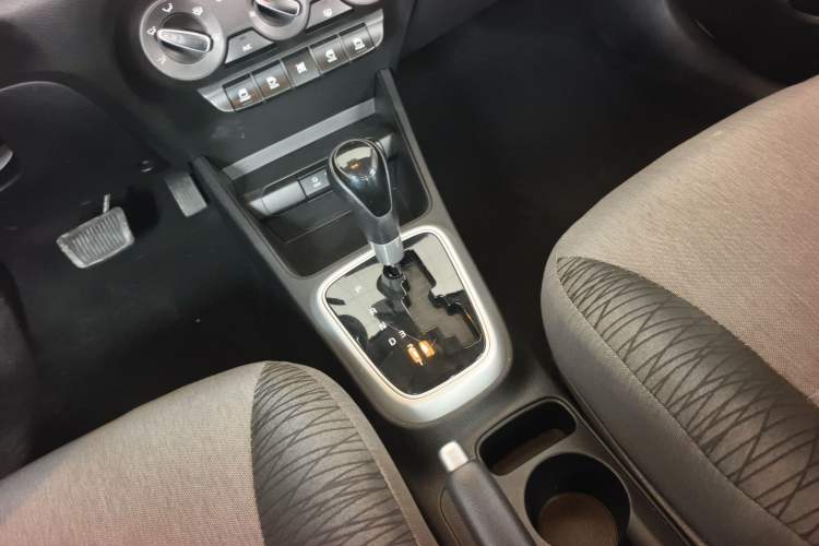 Used Kia Pegas 2020 Revised Version 1.4L Automatic Comfortable with Sunroof Gear Lever