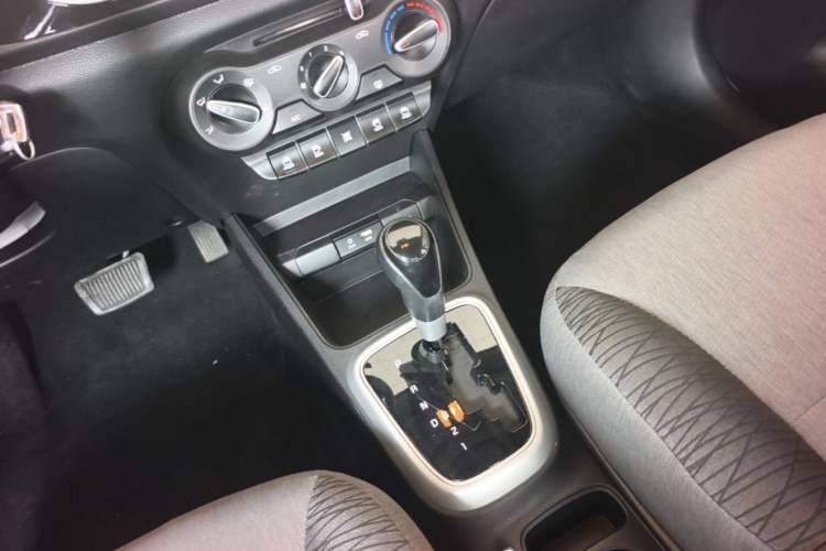 Used Kia Pegas 2020 Revised Version 1.4L Automatic Comfortable with Sunroof Gear Lever