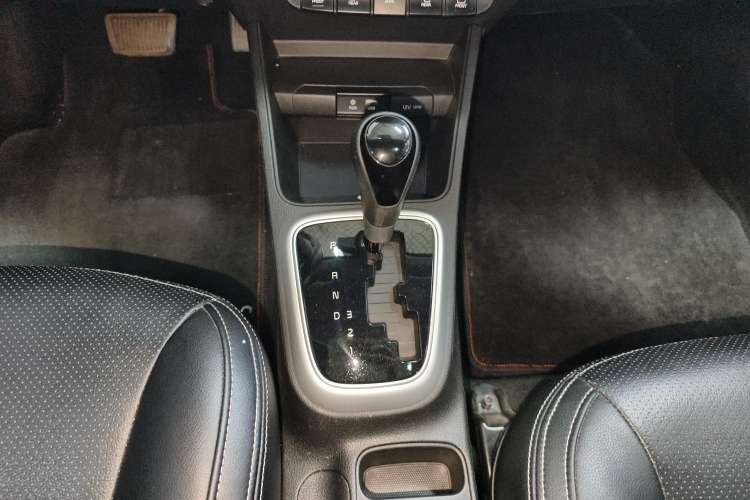 Used Kia Pegas 2020 Revised Version 1.4L Automatic Comfortable with Sunroof Gear Lever
