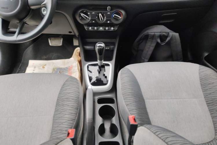 Used Kia Pegas 2020 Revised Version 1.4L Automatic Comfortable with Sunroof Gear Lever