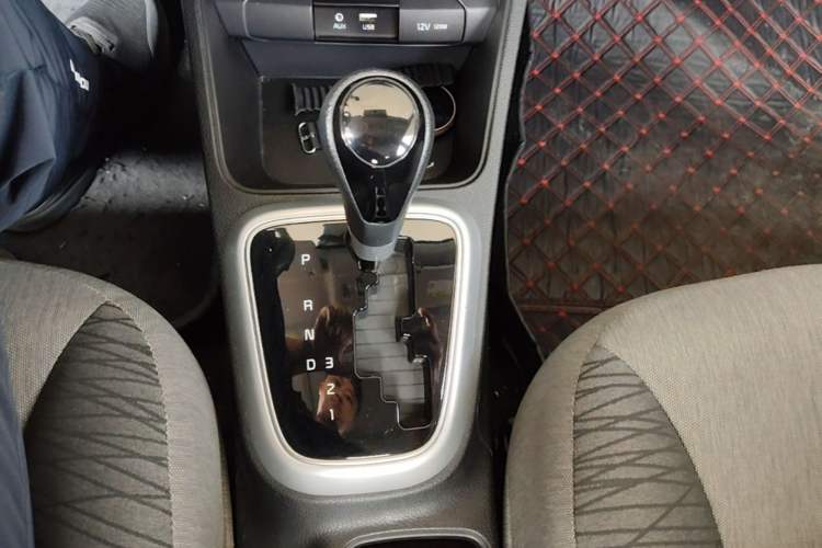 Used Kia Pegas 2020 Revised Version 1.4L Automatic Comfortable with Sunroof Gear Lever