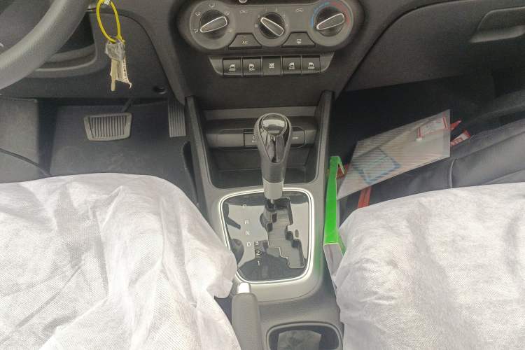 Used Kia Pegas 2020 Revised Version 1.4L Automatic Comfortable with Sunroof Gear Lever