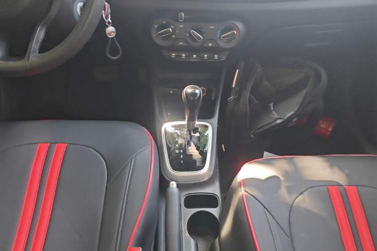 Used Kia Pegas 2020 1.4L Automatic Comfort Version with Sunroof Gear Lever
