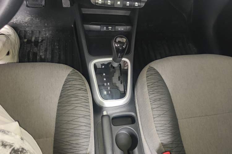 Used Kia Pegas 2020 Revised Version 1.4L Automatic Comfortable with Sunroof Gear Lever