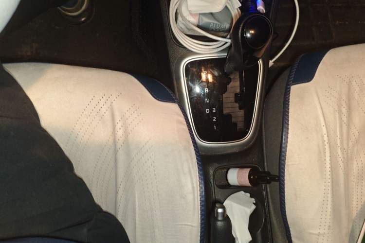 Used Kia Pegas 2020 1.4L Automatic Comfort Version with Sunroof Gear Lever