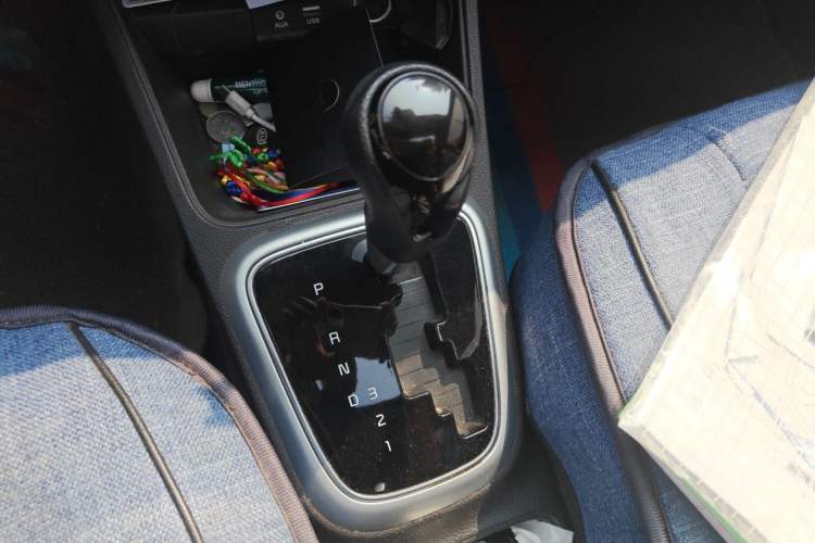 Used Kia Pegas 2020 1.4L Automatic Comfort Version with Sunroof Gear Lever
