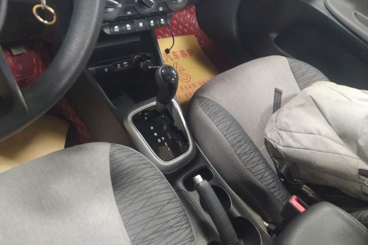 Used Kia Pegas 2020 1.4L Automatic Comfort Version with Sunroof Gear Lever