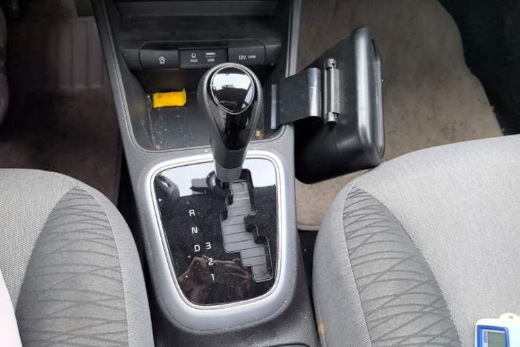 Used Kia Pegas 2020 1.4L Automatic Comfort Version with Sunroof Gear Lever