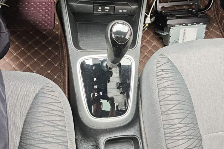 Used Kia Pegas 2020 Revised Version 1.4L Automatic Comfortable with Sunroof Gear Lever