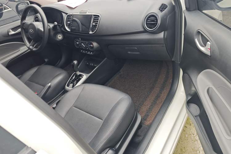 Used Kia Pegas 2020 1.4L Automatic Comfort Version with Sunroof Interior 9