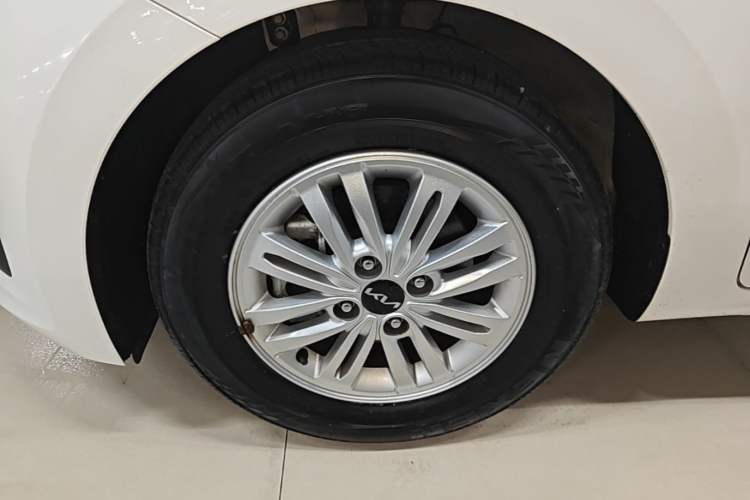 Used Kia Pegas 2020 Revised Version 1.4L Automatic Elite Connect Edition Left Front Wheel Hub