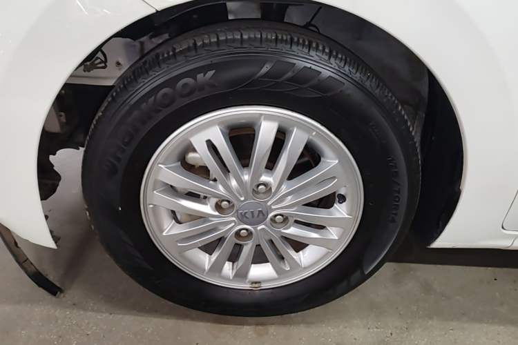 Used Kia Pegas 2020 Revised Version 1.4L Automatic Comfortable with Sunroof Left Front Wheel Hub