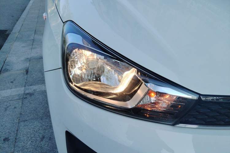 Used Kia Pegas 2020 Revised Version 1.4L Automatic Comfortable with Sunroof Right Front Headlight
